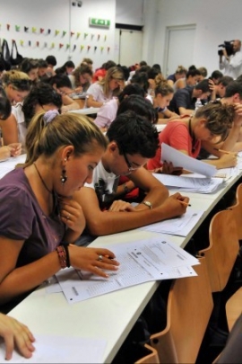 TRASFERIMENTI DALL&rsquo;ESTERO: SE SUSSISTE UN POSTO LIBERO DEVE ESSERE ASSEGNATO AI RICORRENTI
